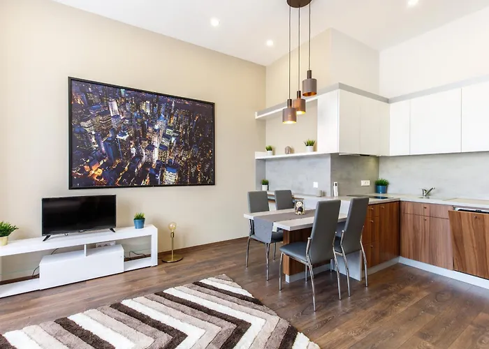 Central City Apt In The Jewish Quarter With Free Parking